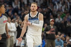 Wolves’ DiVincenzo Ruled Out Indefinitely With Grade 3 Toe Sprain